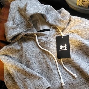 New with Tags UNDER ARMOUR SHORT SLEEVE POCKETED HOODIE